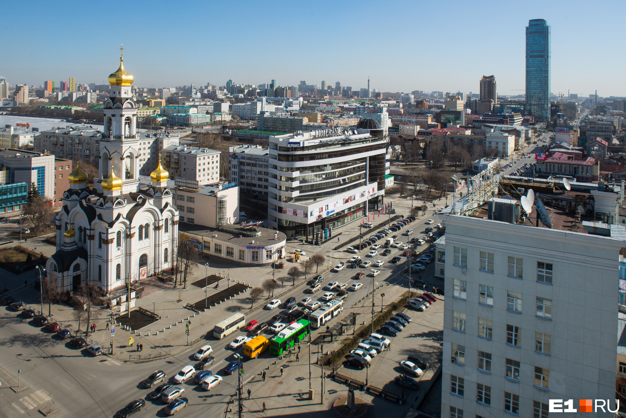 На Малышева часто происходят ДТП, но, как считает мэр, сужение дороги ситуацию не спасет На Малышева часто происходят ДТП, но, как считает мэр, сужение дороги ситуацию не спасет