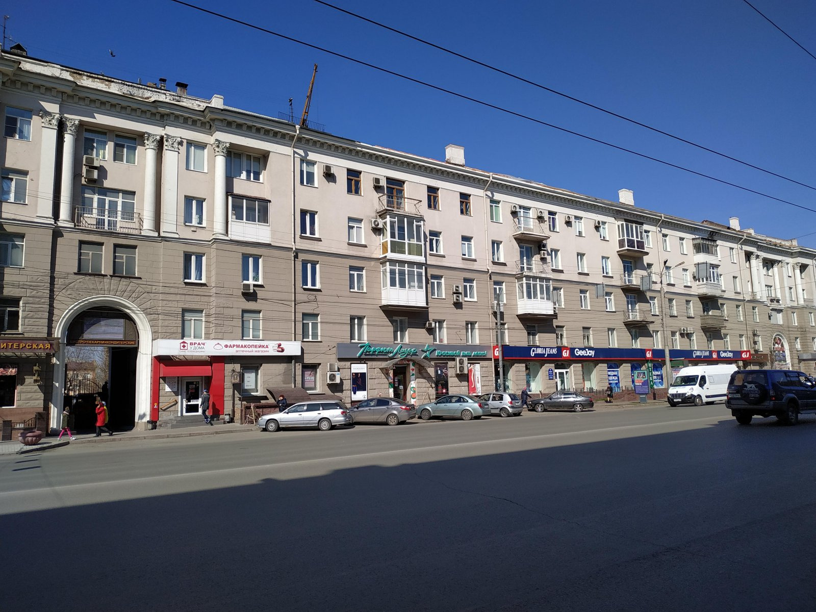 Этим домом на «Голубом огоньке» ежедневно могут любоваться многие проезжающие мимо омичи Этим домом на «Голубом огоньке» ежедневно могут любоваться многие проезжающие мимо омичи