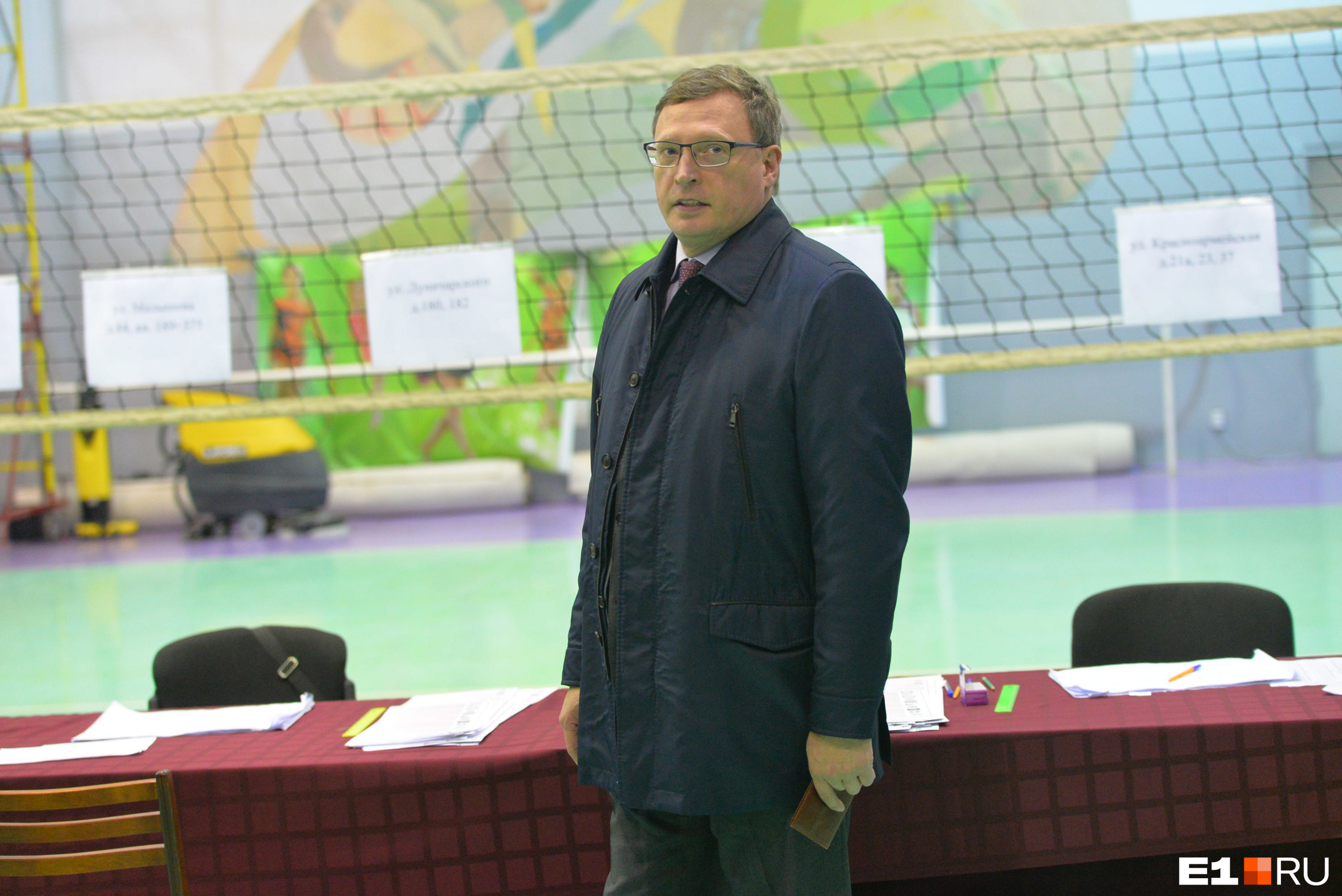 Когда Александр Бурков шел на выборы губернатора Свердловской области (в 1999 году), вряд ли он представлял себе, что окажется на губернаторском посту в Омске спустя 17 лет