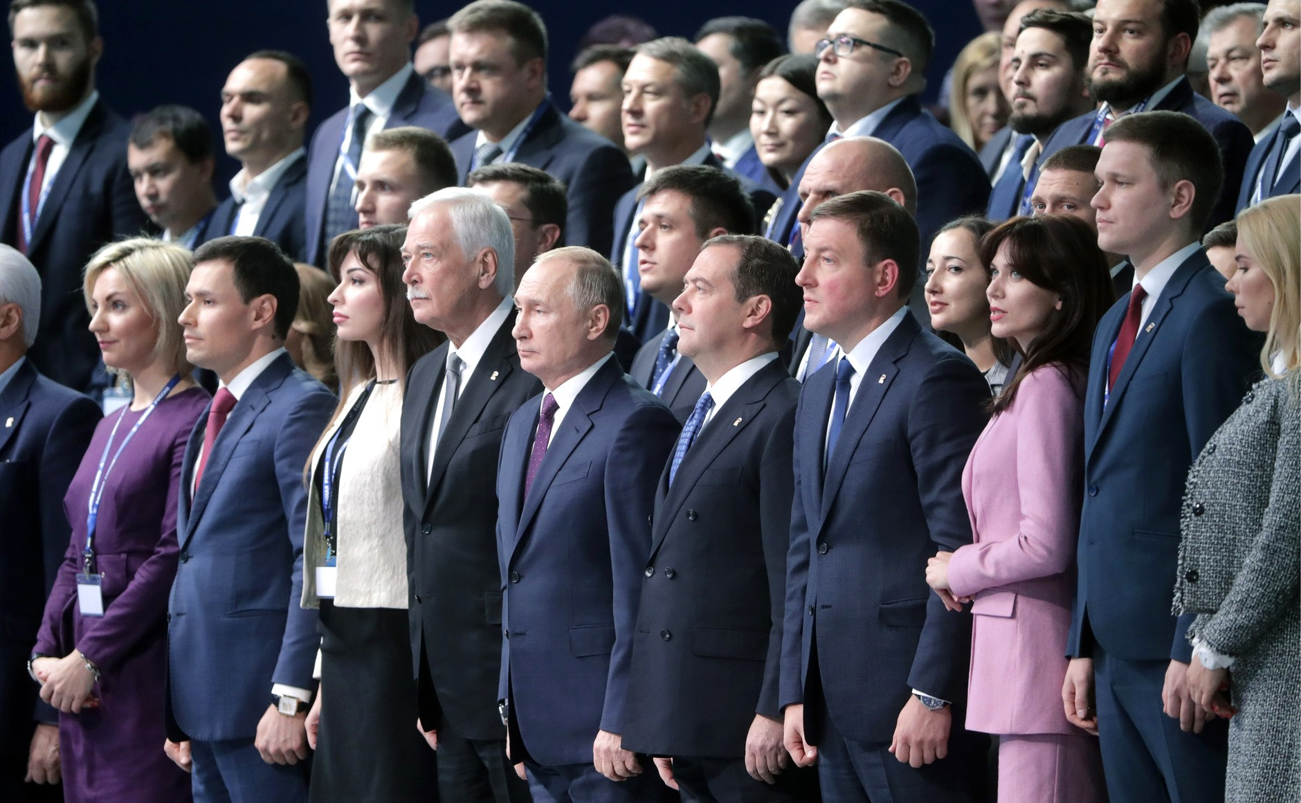 съезд «Единой России» в 2019 году, Наталья Абрамова крайняя слева в первом ряду