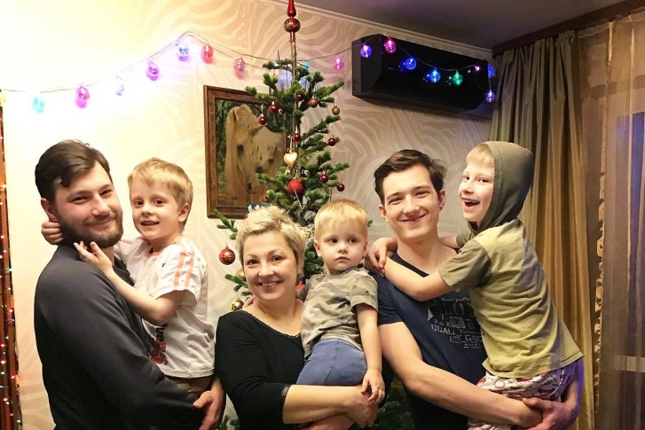 Ольга и её пять сыновей — Дмитрий (26), Григорий (19), Тимофей (8), Николай (6), Фёдор (3)