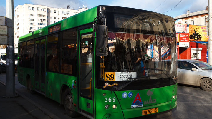 Штраф — от 15 тысяч рублей: тюменских водителей автобусов наказывают за вождение без масок