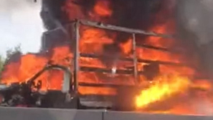 Видео дня. «Газель» полностью сгорела на М-7 в районе Гнилицких двориков
