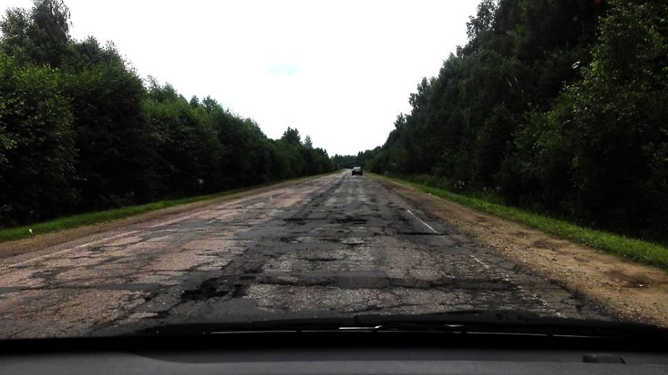 «Верный признак смерти трассы»: колонка журналиста о дорогах и забытых жителях в Ярославской области