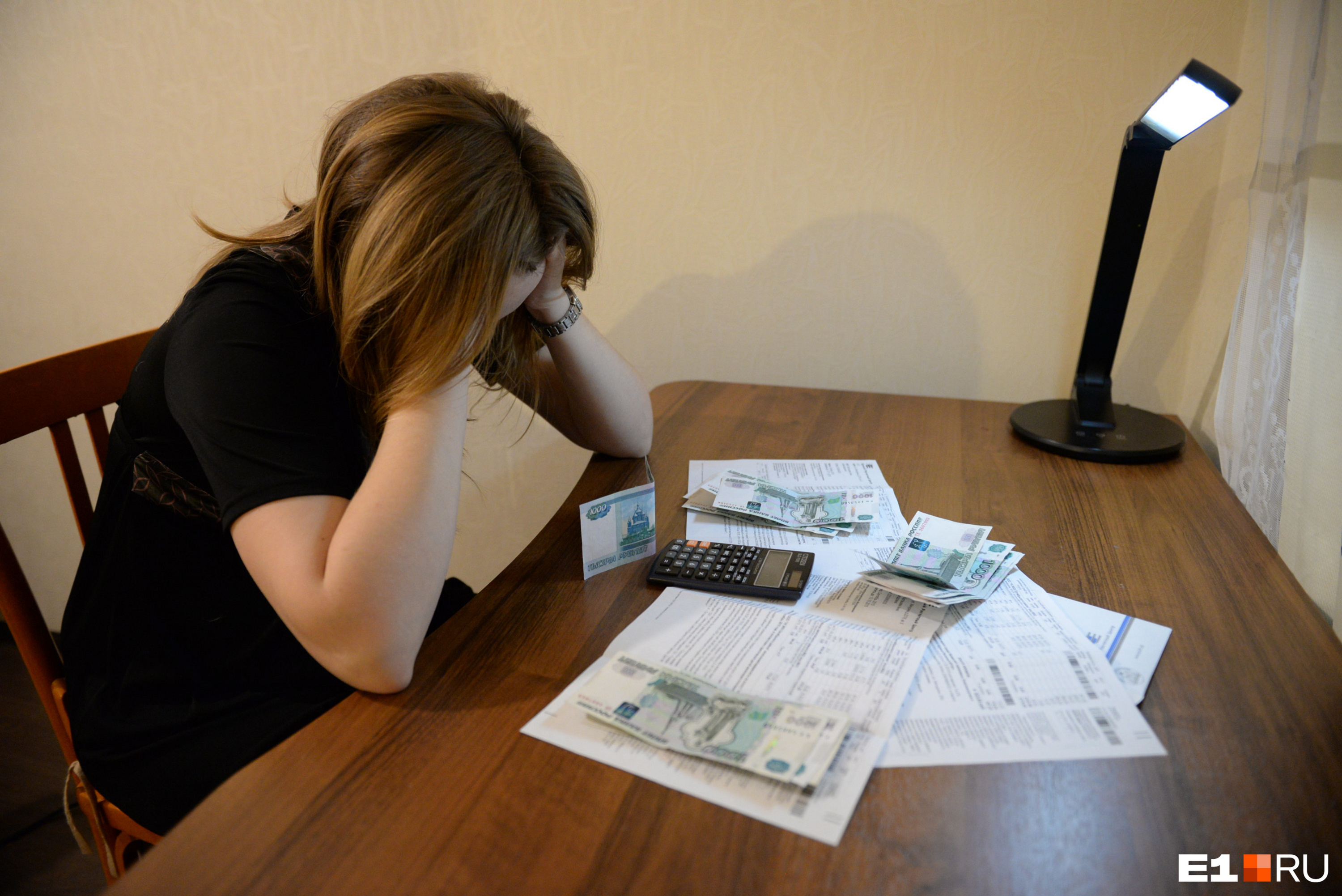 «Как это прекратить?» На Урале с пенсионерки списывают долги за коммуналку вместо однофамилицы