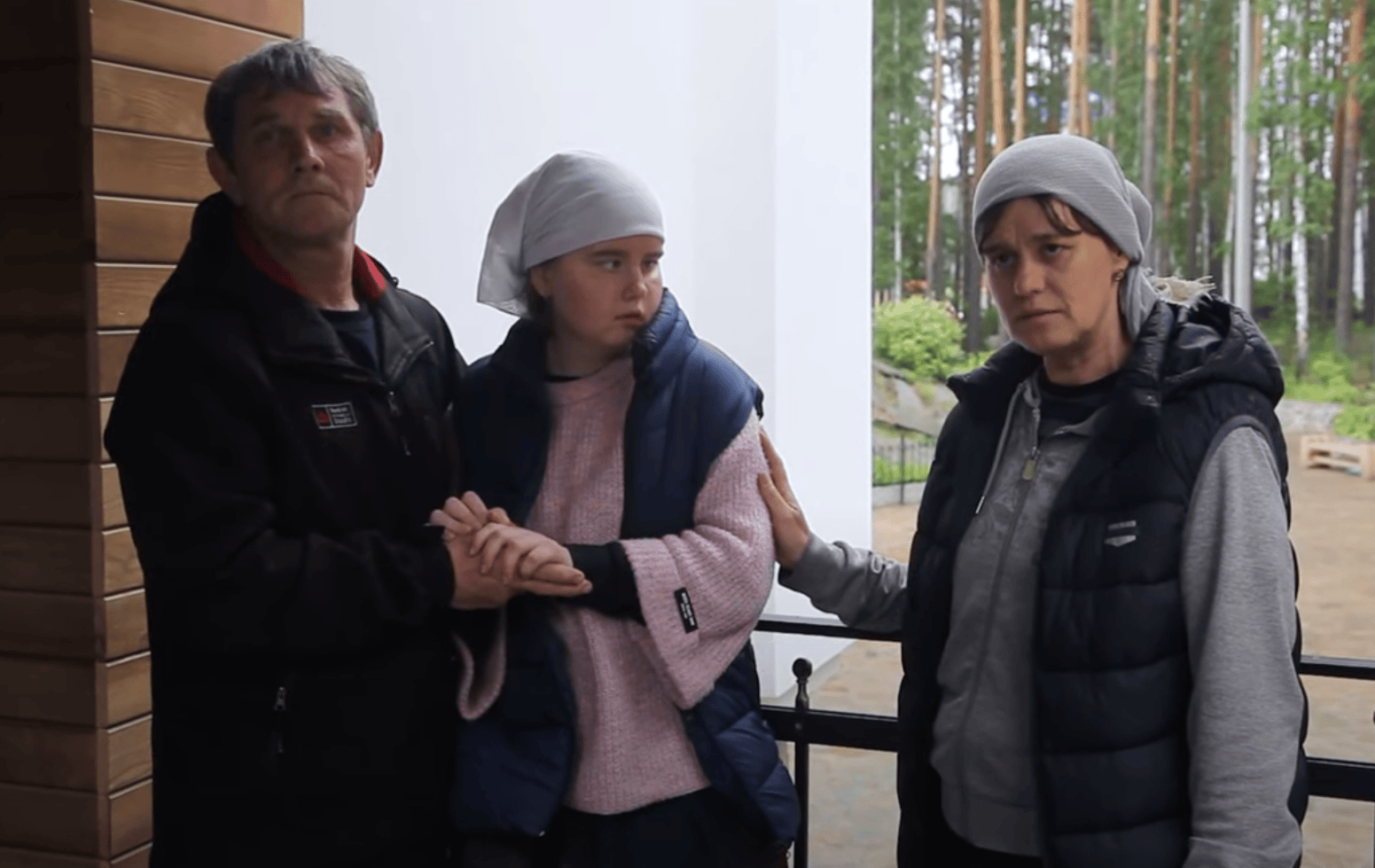 Марина с родителями уже несколько месяцев живет в монастыре. По словам отца Василия, еще в феврале врачи отпустили ее из больницы со словами, что Марину не спасти Марина с родителями уже несколько месяцев живет в монастыре. По словам отца Василия, еще в феврале врачи отпустили ее из больницы со словами, что Марину не спасти
