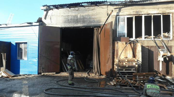 В Ленинском районе сгорело офисное здание