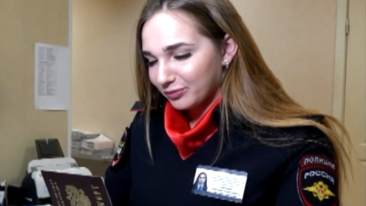 Рассказали о службе и поздравили с 8 Марта: свердловские сотрудницы МВД участвуют во всероссийской акции