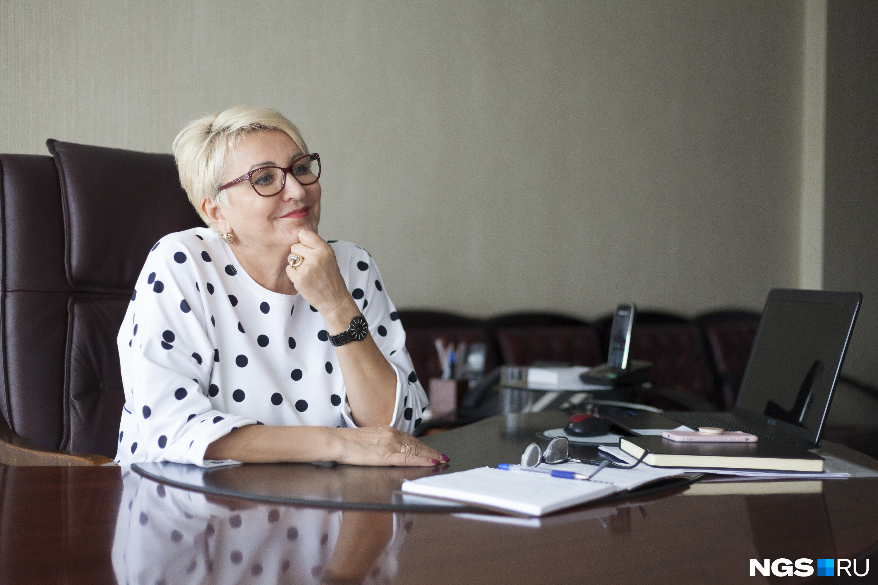 Татьяна Людмилина окончила НГПИ (ныне НГПУ) по специальности «география, английский язык» и Сибирскую государственную академию госслужбы по специальности «менеджер государственного и муниципального управления» Татьяна Людмилина окончила НГПИ (ныне НГПУ) по специальности «география, английский язык» и Сибирскую государственную академию госслужбы по специальности «менеджер государственного и муниципального управления»