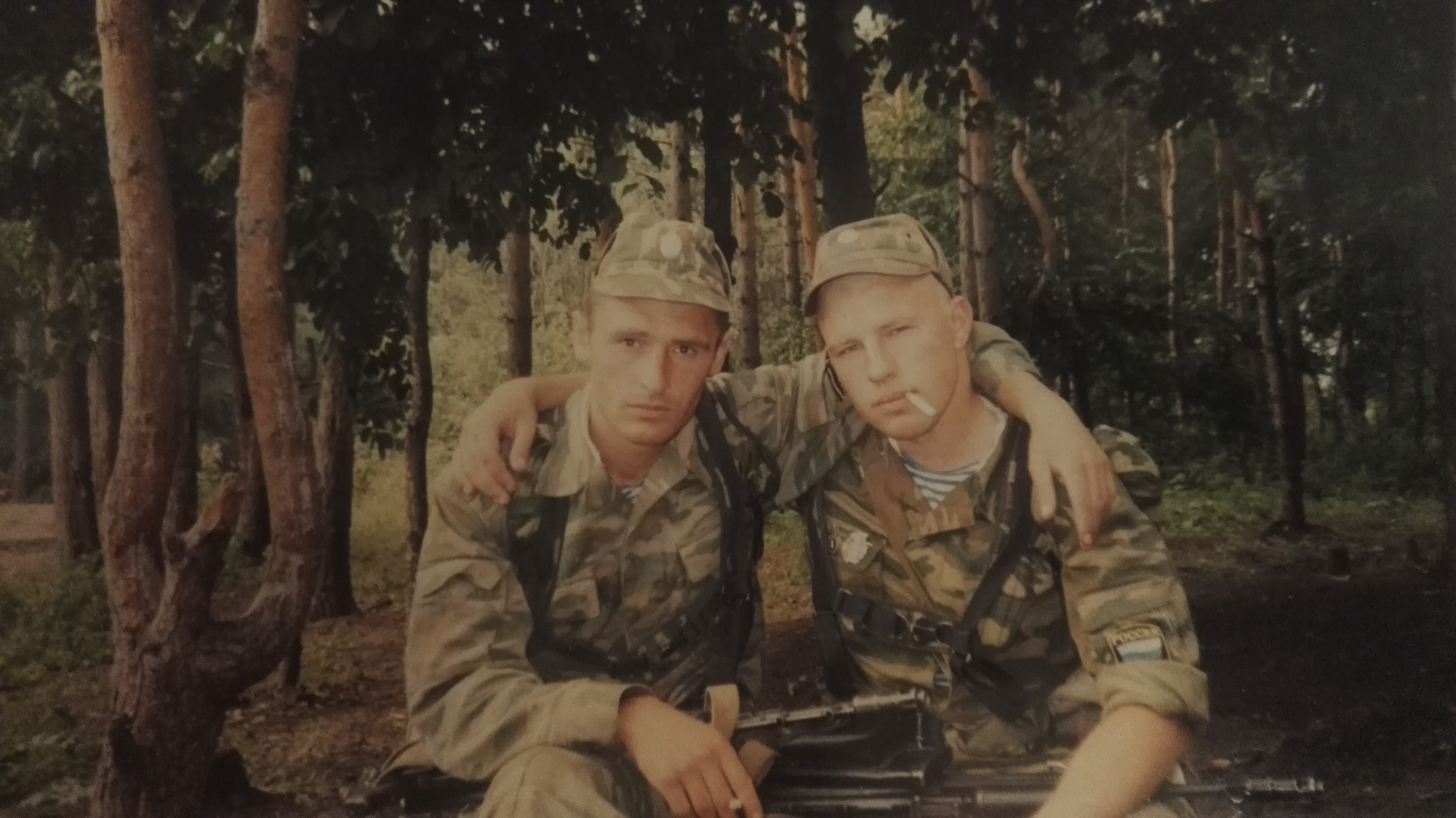 Алексей и сослуживец из Осетии. Полевой выход летом 2005 года