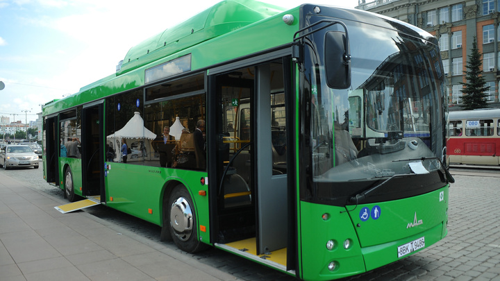 В Екатеринбурге у работников парка, обслуживающего зеленые автобусы, подозревают COVID-19