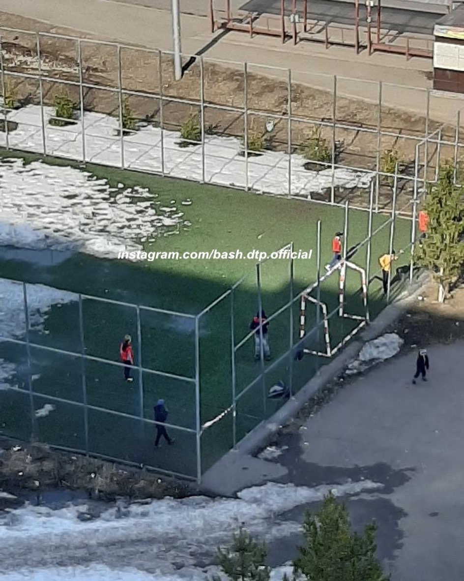 Транспортная заглушка. Уфу закрыли или нет. Съезд на дороге. Продолжение проспекта салавата юлаева в уфе. Аэропорт фото с улицы.