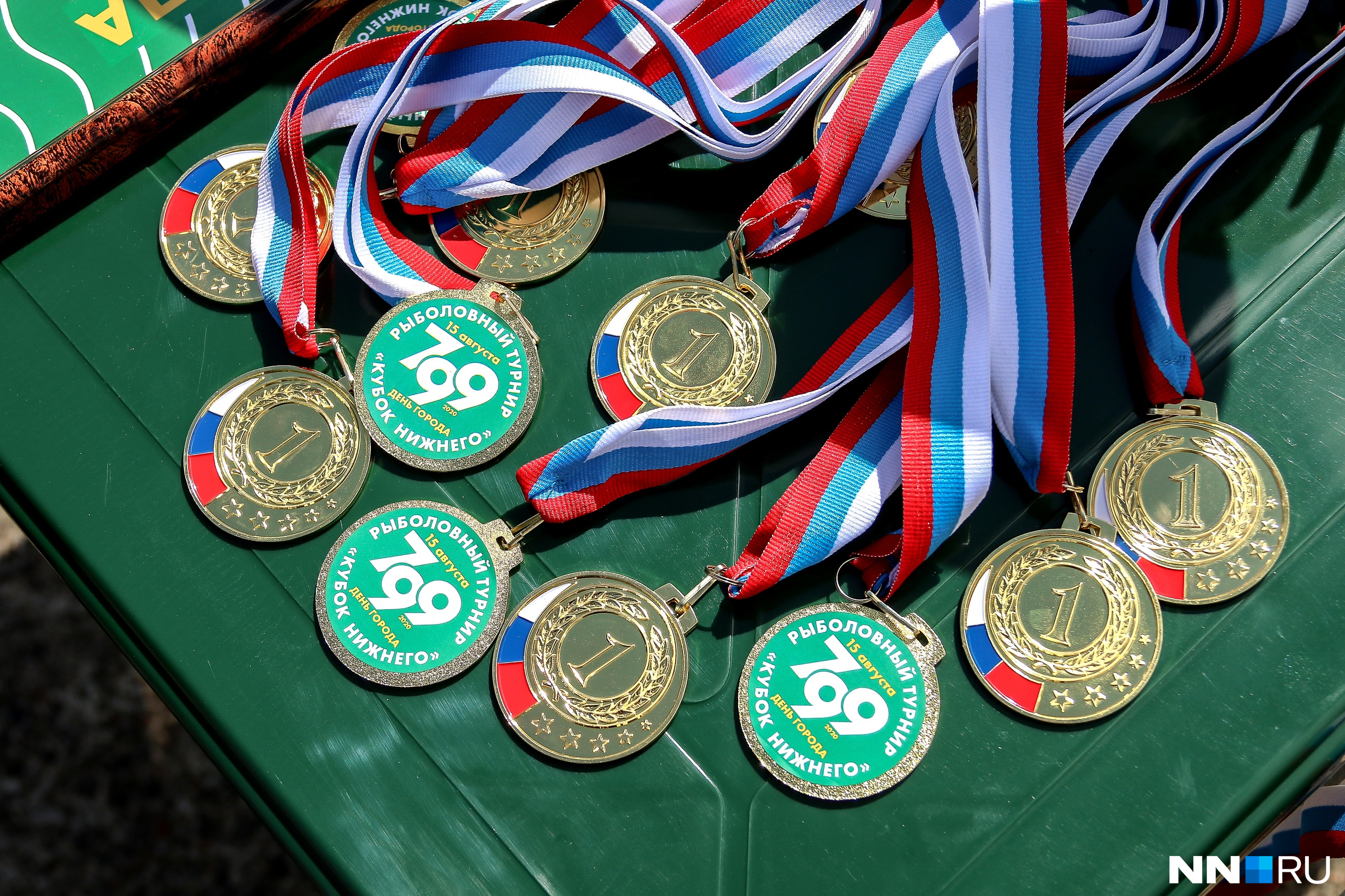 Сколько спортсменов получили медали. Победившие в соревнованиях спортсмены получили ценные призы.