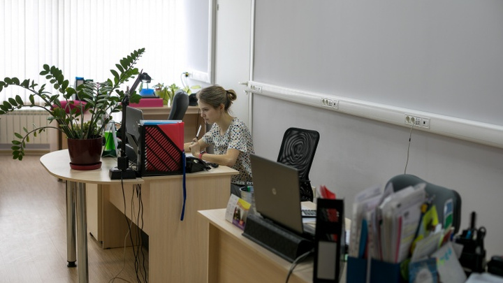 Почти половина красноярцев продолжает ходить на работу на выходной неделе