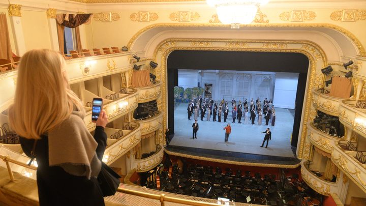 Из-за коронавируса в Екатеринбурге прекращают работать Оперный театр и цирк