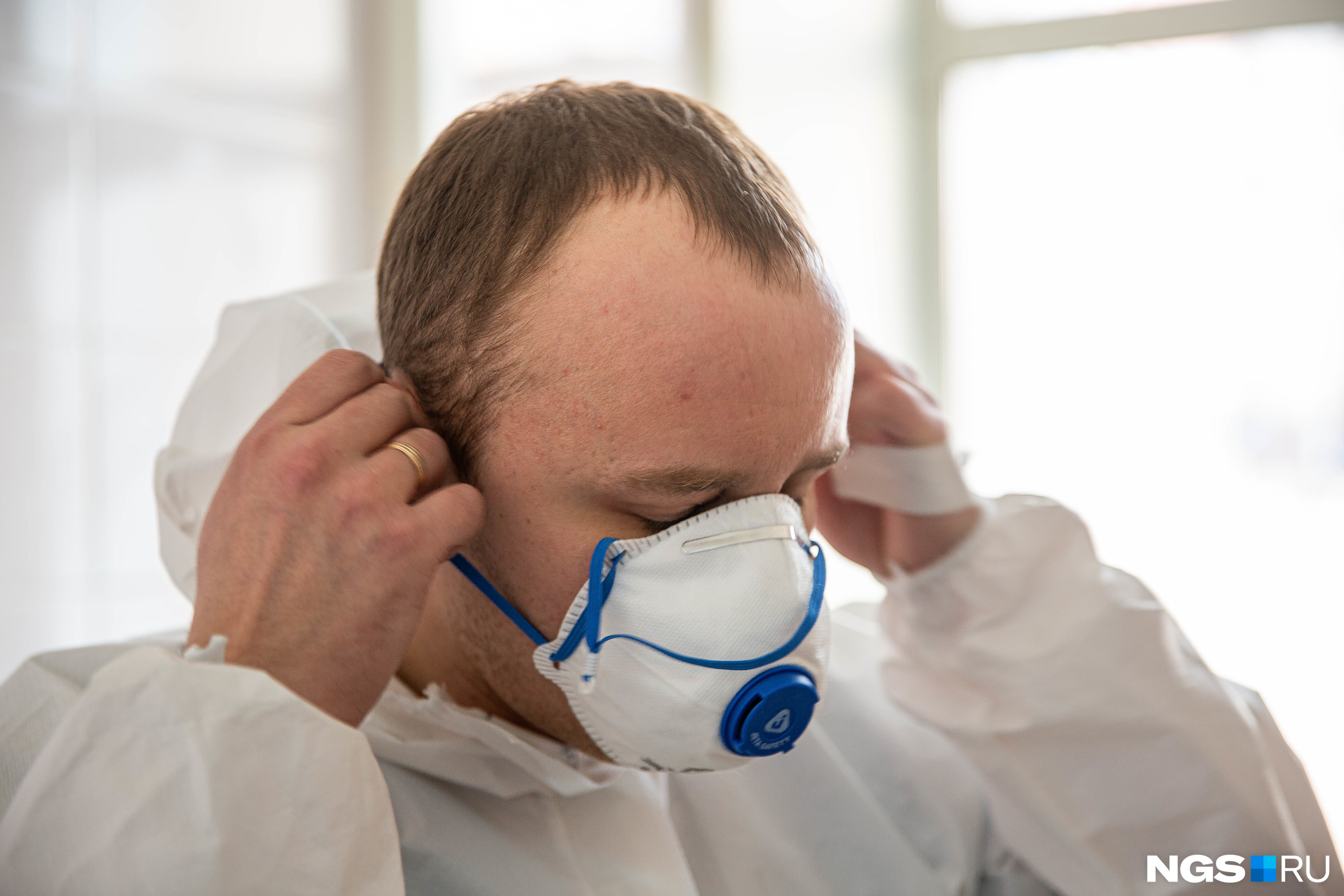 Стребкова елена алексеевна инфекционист самара. Доктор показывает рецепт. Симптомы коронавирусной инфекции. Врач инфекционист в новосибирске капустин дмитрий. Инфекционист болезни.