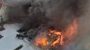 На Северо-Западе Челябинска в жилом секторе вспыхнул крупный пожар