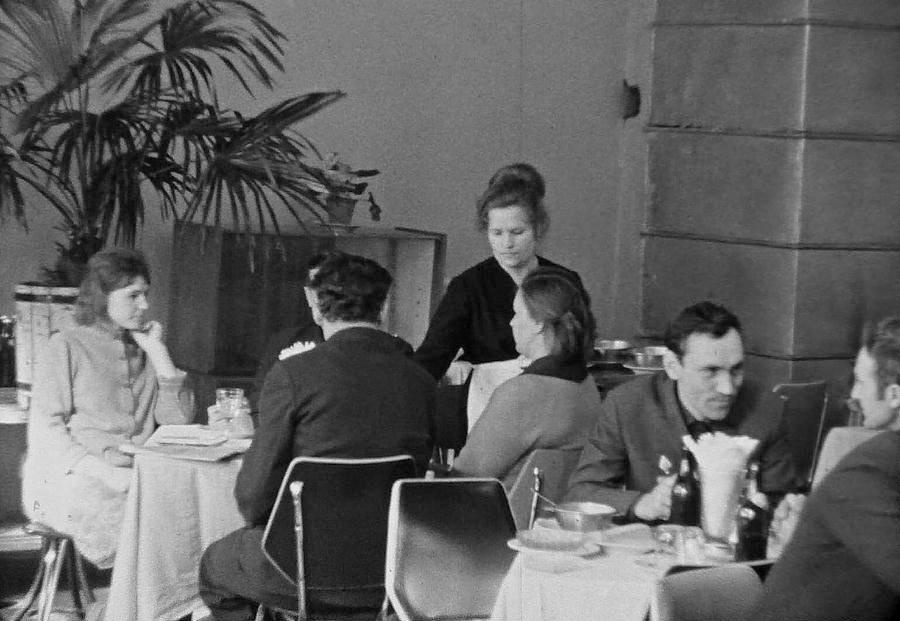 В ресторане «Сибирь», 1967 год