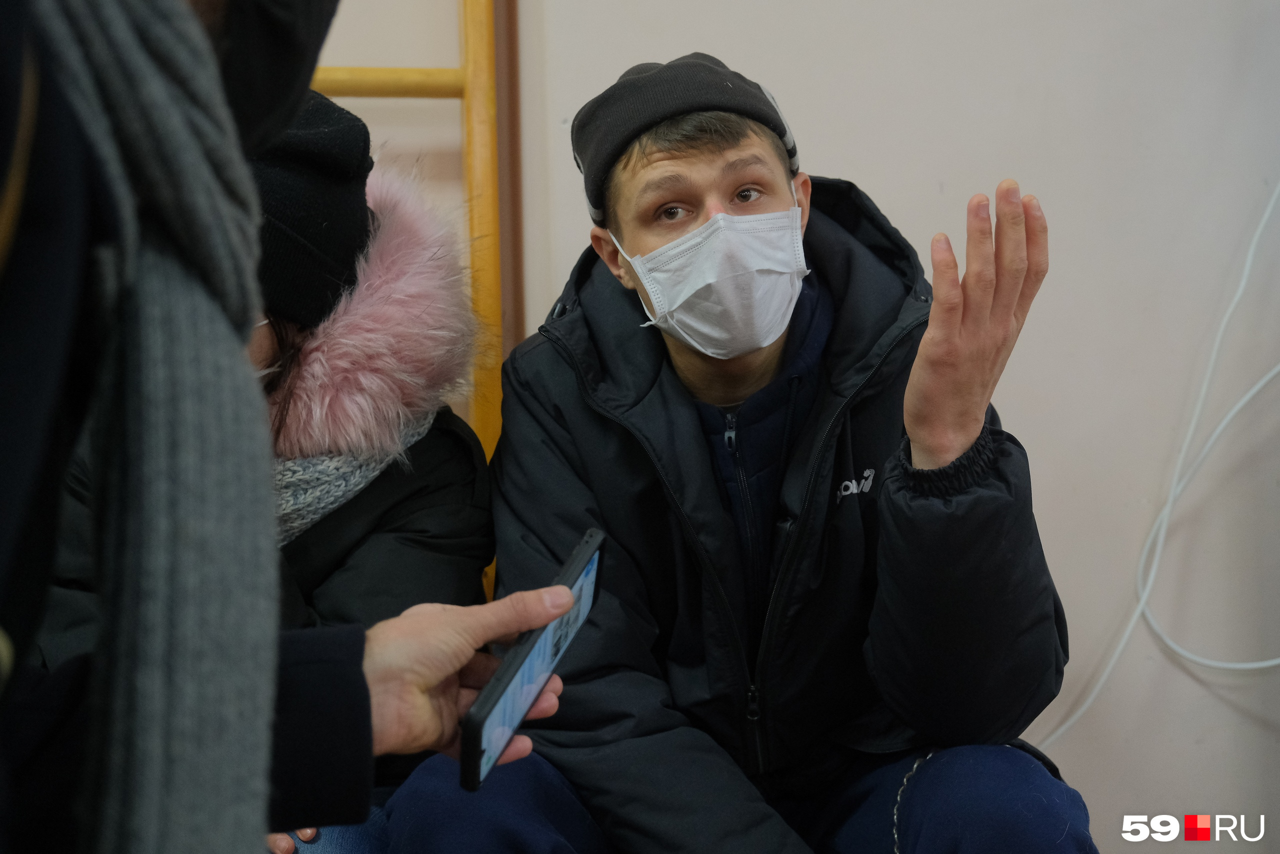 Мужчина увидел пожар в окне Мужчина увидел пожар в окне
