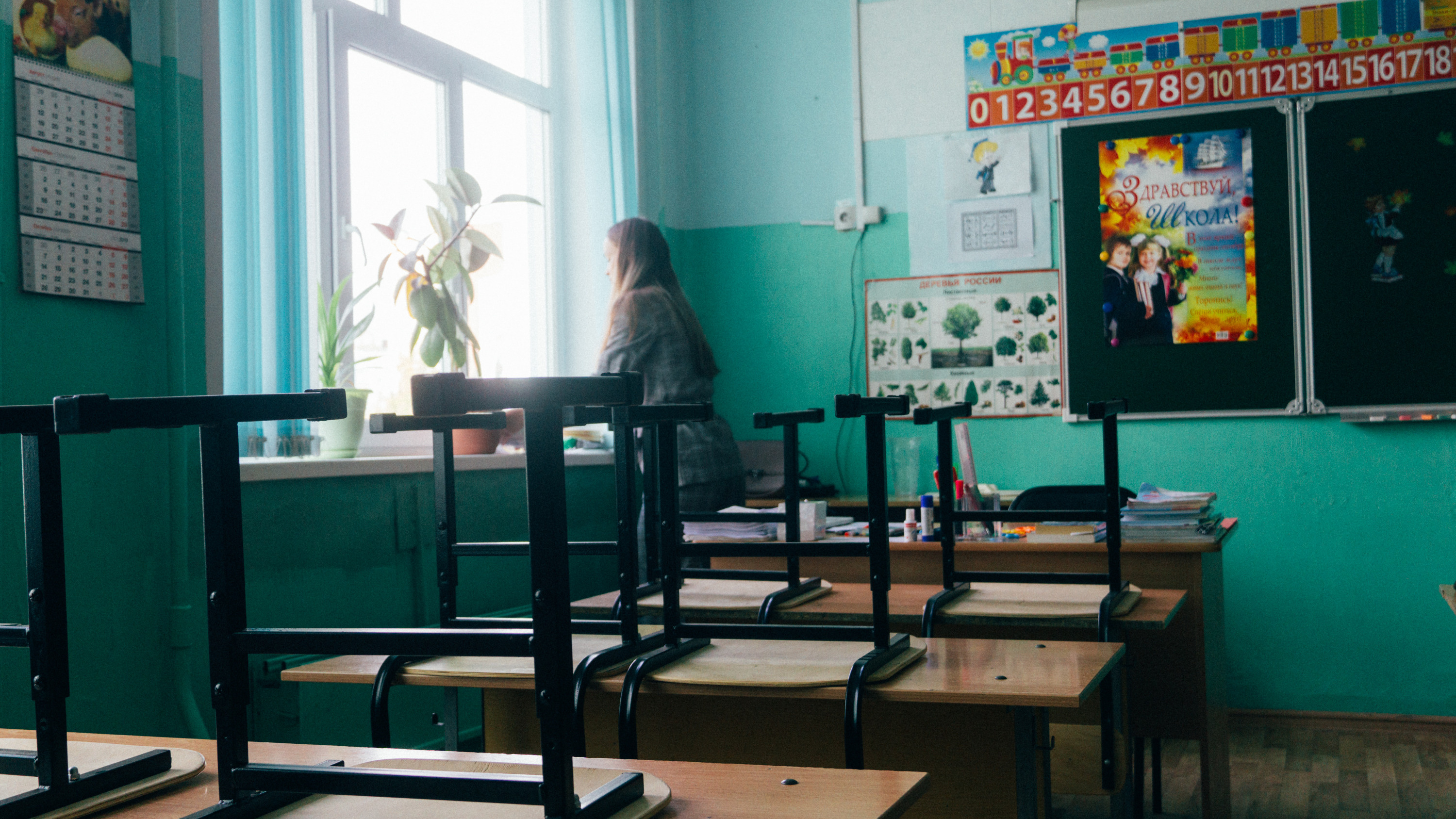«Положение учителей усугубится»: омский педагог — о низких зарплатах, законах и прививках от ковида