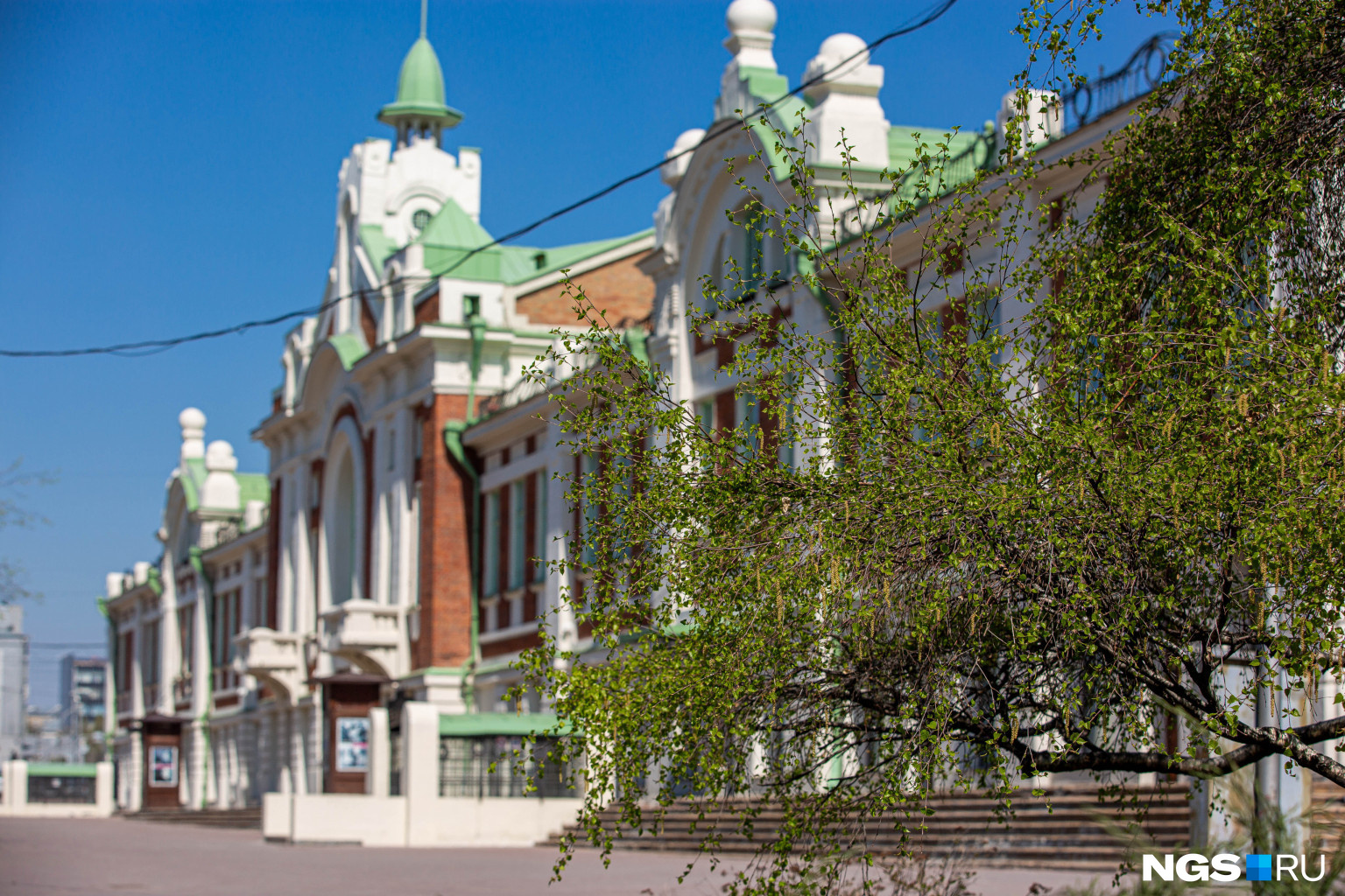 Зеленый новосибирск. Зелёная Республика Новосибирск. Новосибирск зеленые фото. Весенняя 10а Новосибирск.