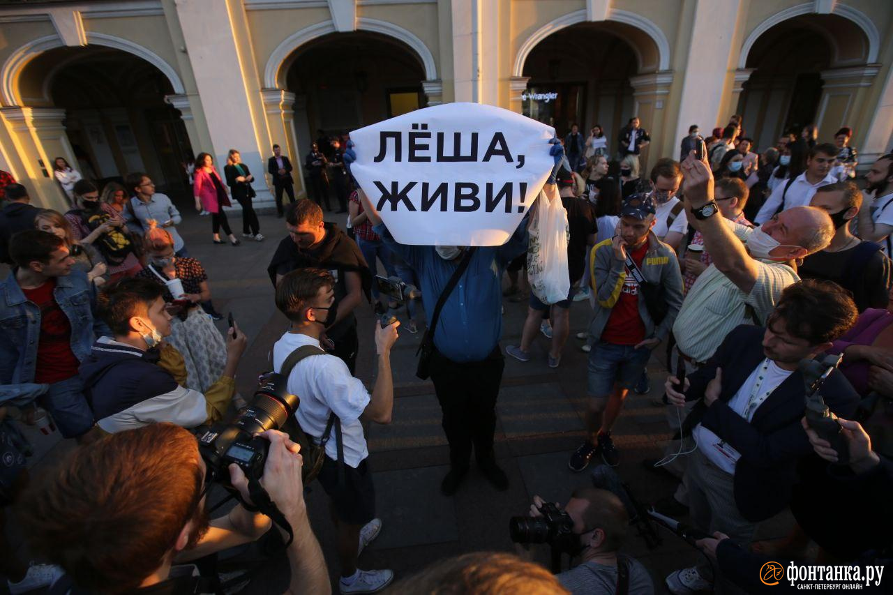 Общество без участников. Акции в поддержку Навального. Поддержка. Фанаты Навального. Навальный поддержка в мире.