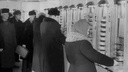 Обратно в 50-е годы. Как выглядела легендарная закусочная-автомат на Красном проспекте — редкие фото