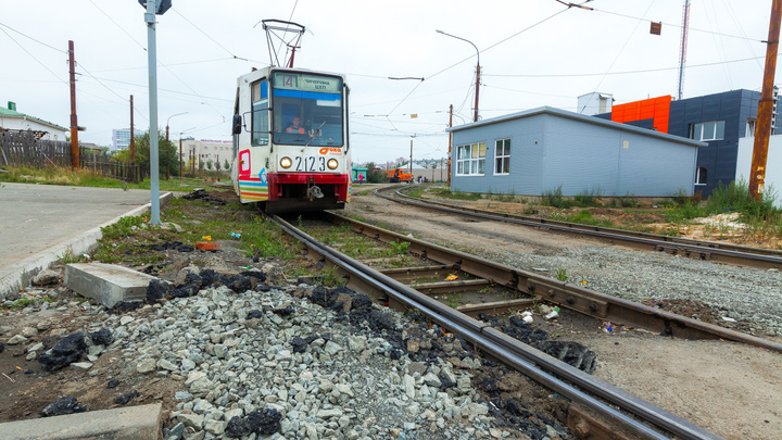 В Челябинске встали трамваи на Северо-Западе. Когда поедут — непонятно