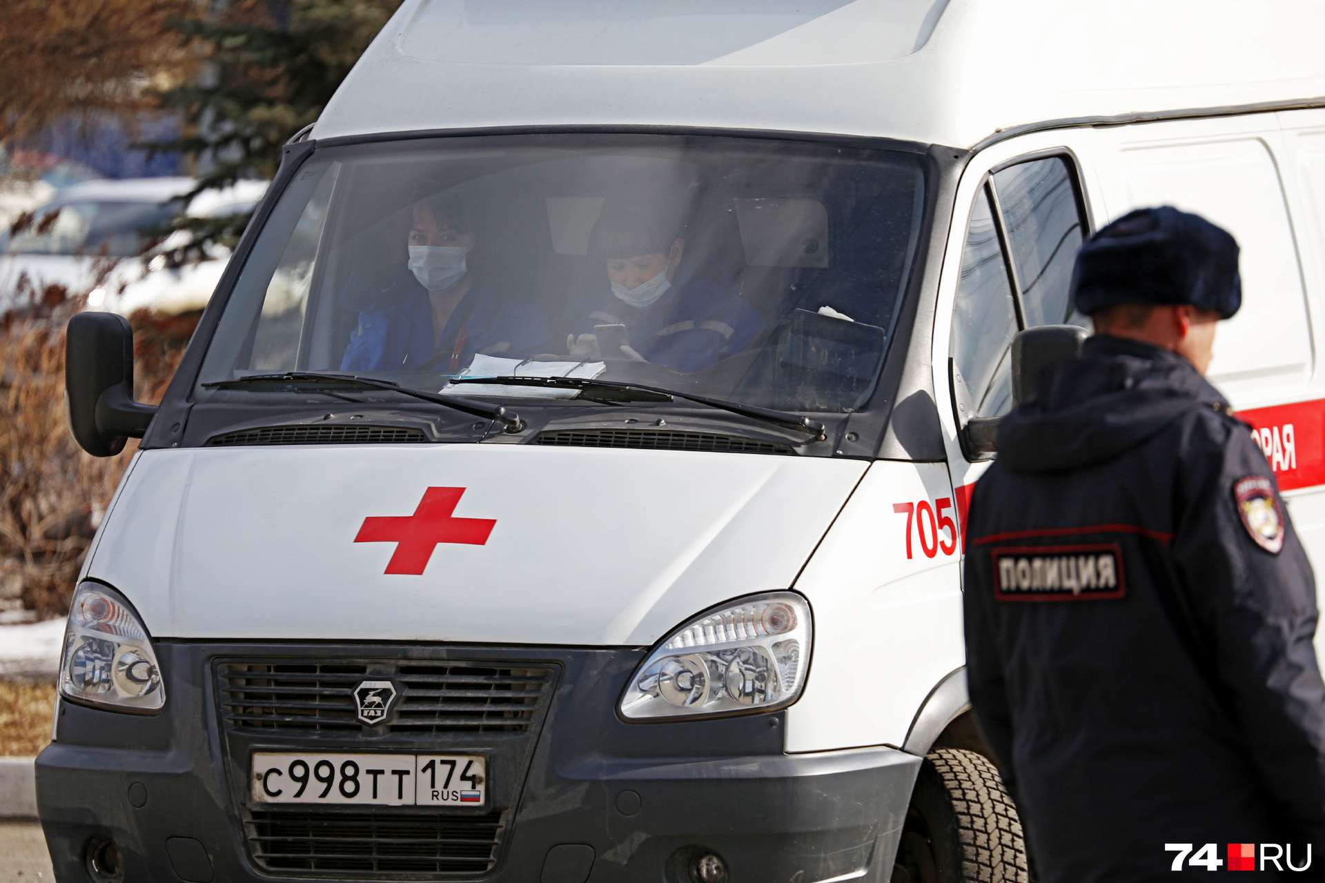 Чтобы врачи смогли попасть в квартиру, соседям пришлось вызвать полицию Чтобы врачи смогли попасть в квартиру, соседям пришлось вызвать полицию