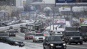 «Куплю вертолет, недорого»: Новосибирск днем сковали 8-балльные пробки — о чем водители пишут в снегопад