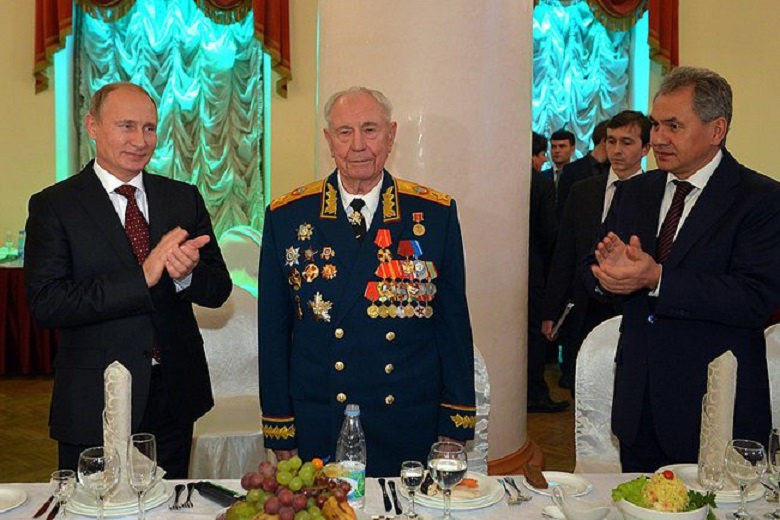 С 90-летием Язова поздравили президент и министр обороны