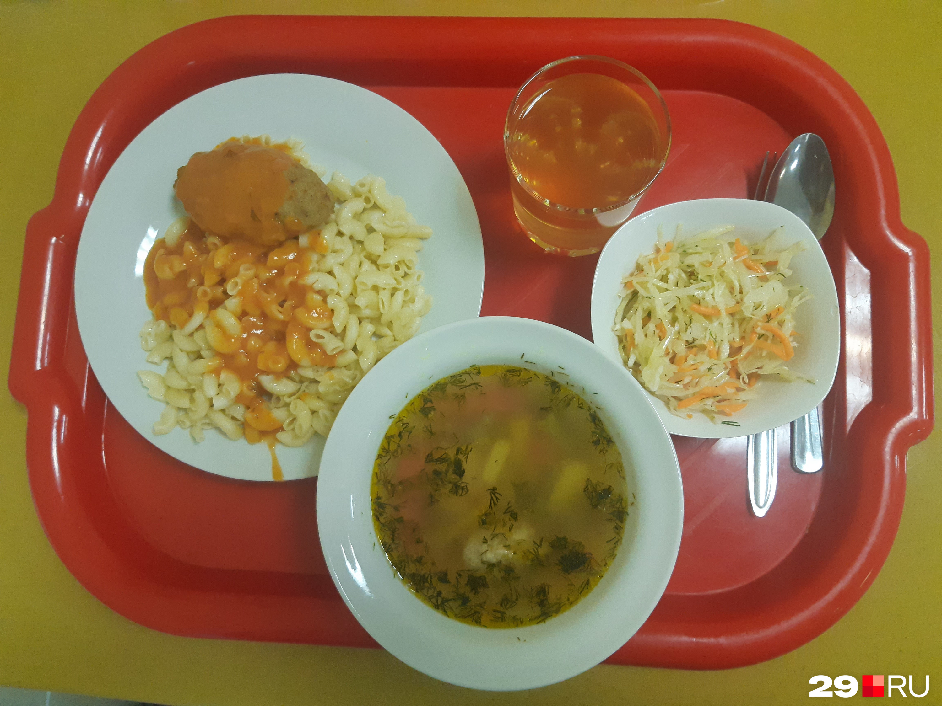 Простые и вкусные блюда в студенческой столовой корпуса САФУ