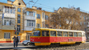 В Волгограде лихач на легковушке остановил движение трамваев и троллейбусов