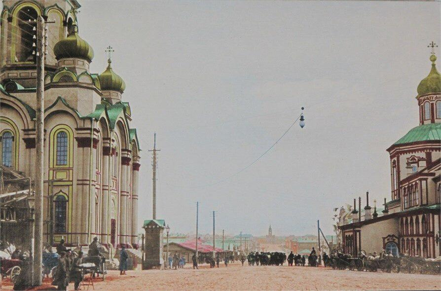 Этой фотографией (тут изображен Покровский проспект, а нынче улица Малышева) вдохновлялись, когда рисовали концепт для «Кирпичного квартала»