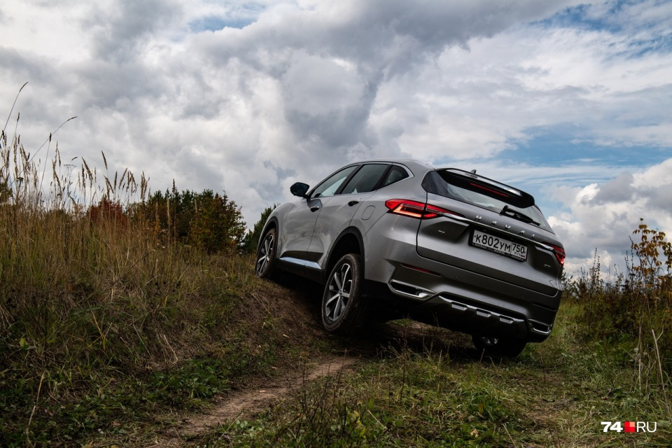 Китайский Haval F7 как истинный азиат имеет левый лючок Китайский Haval F7 как истинный азиат имеет левый лючок