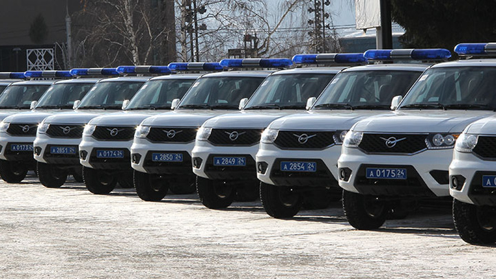 Районным полицейским раздали ключи от новеньких UAZ-Patriot
