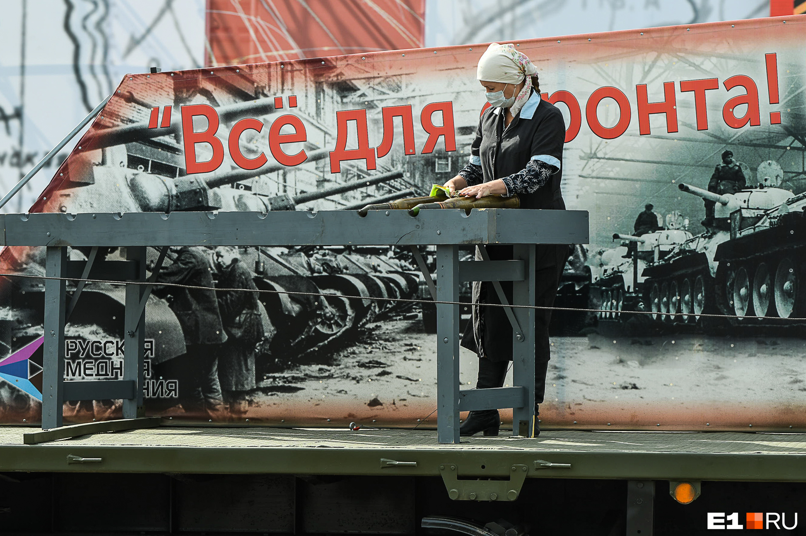 На платформах показывали сцены Великой Отечественной войны
