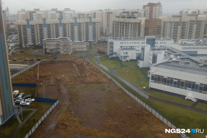 На участке в прошлом году появились бетонные блоки, которые зарегистрировали как недострой На участке в прошлом году появились бетонные блоки, которые зарегистрировали как недострой