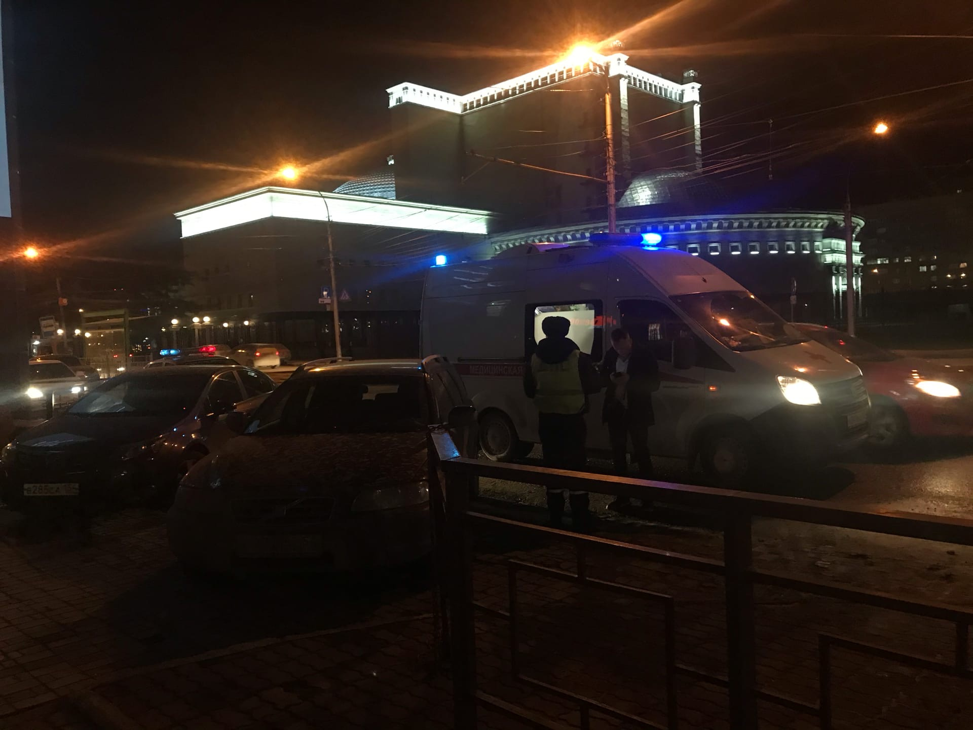 В драке пострадала девушка — ее доставили в скорую В драке пострадала девушка — ее доставили в скорую