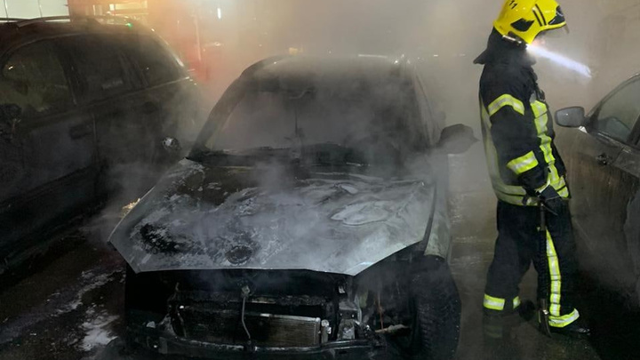 В Челябинске неизвестные сожгли машину корреспондента Znak.com