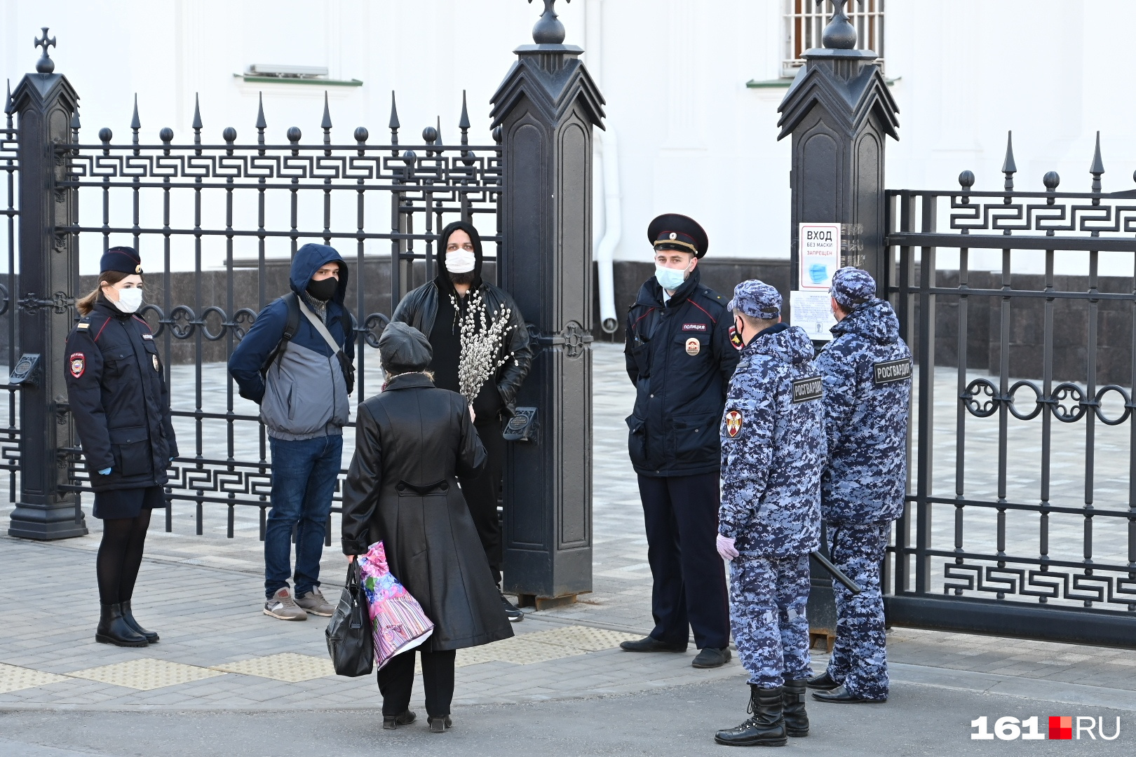 Но никакой ответственности за нарушение самоизоляции не было: верующих не штрафовали Но никакой ответственности за нарушение самоизоляции не было: верующих не штрафовали