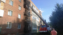 В доме на 3-й Молодёжной горели пять балконов — из здания эвакуировали 15 человек