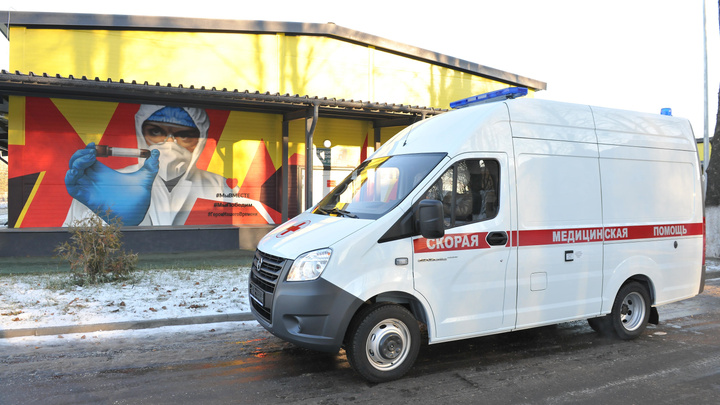 Машина для скорой и защитные костюмы: ГАЗ сделал подарок COVID-госпиталю