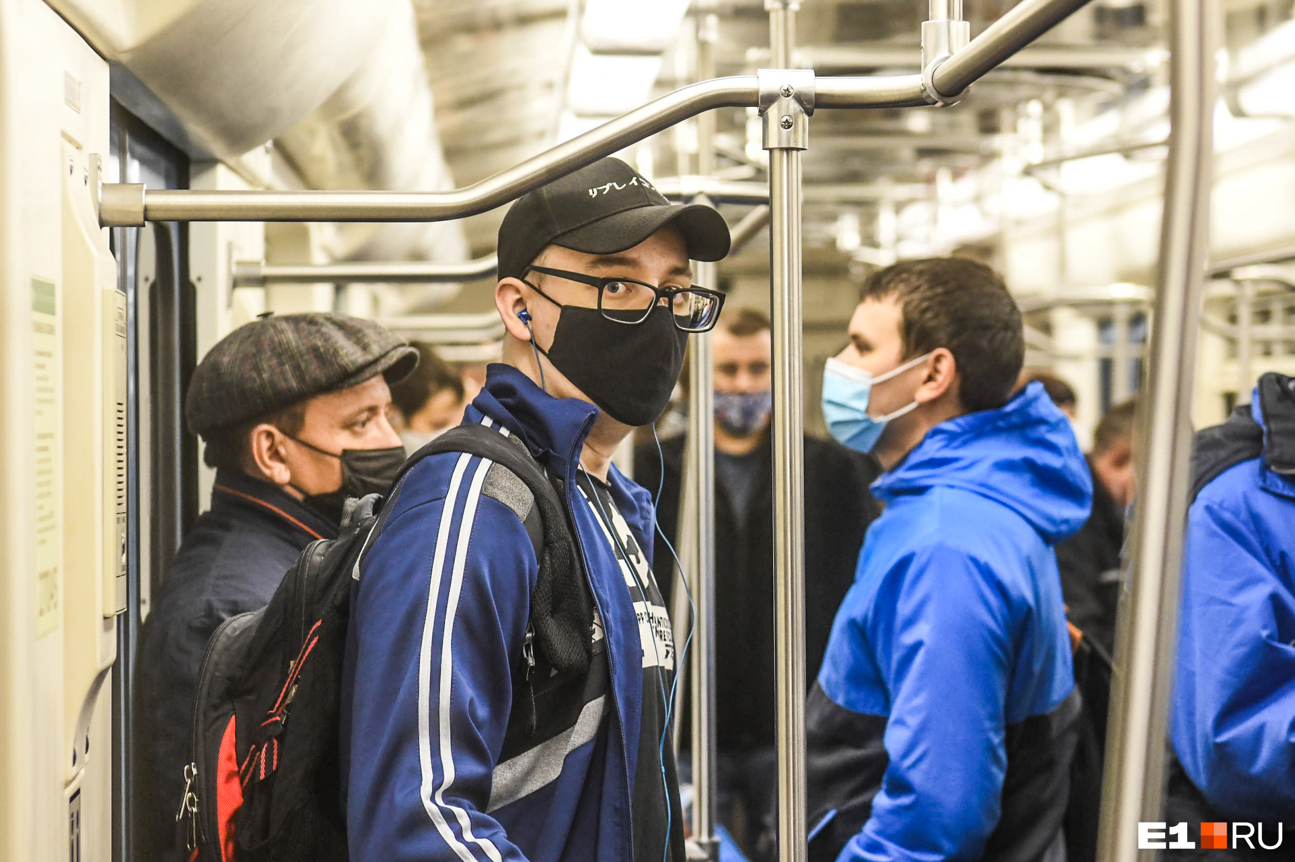 85–90% пассажиров не снимают маску в вагонах метро