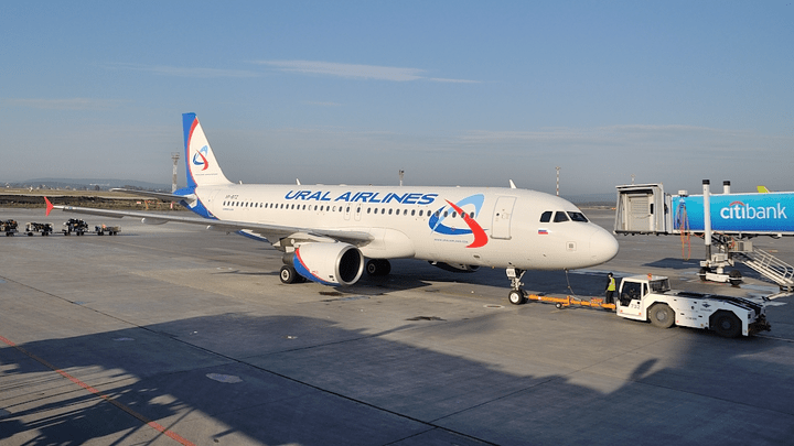 «Уральские авиалинии» продали билеты на международные рейсы из Екатеринбурга, хотя они под запретом