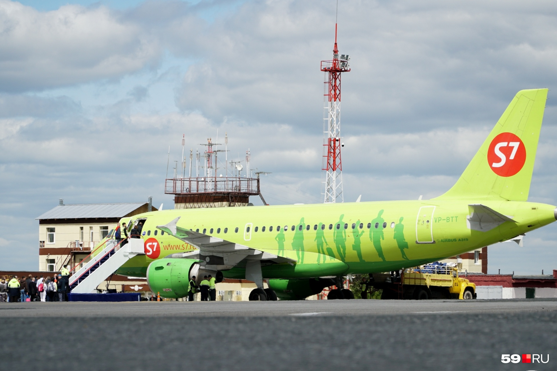 Рейсы самолетов пермь сочи. S7 Пермь. Самолет Пермь. Самолёт s7 Airlines. Авиакомпания Пермские авиалинии.