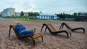 С уходом лета в Архангельске на берегу поставили шезлонги: что об этом думают горожане