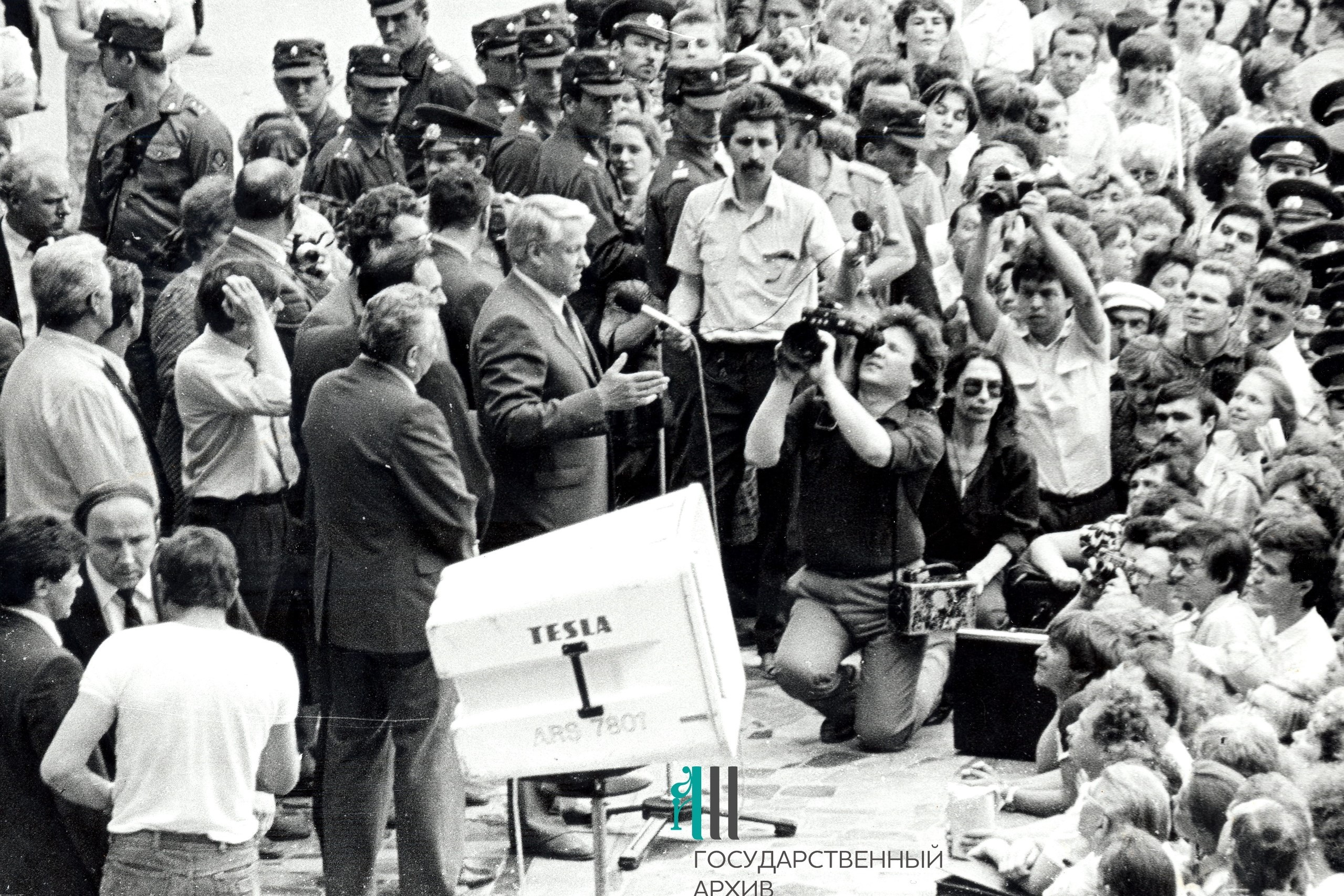 В июне 1991-го послушать Ельцина собралось множество пермяков В июне 1991-го послушать Ельцина собралось множество пермяков