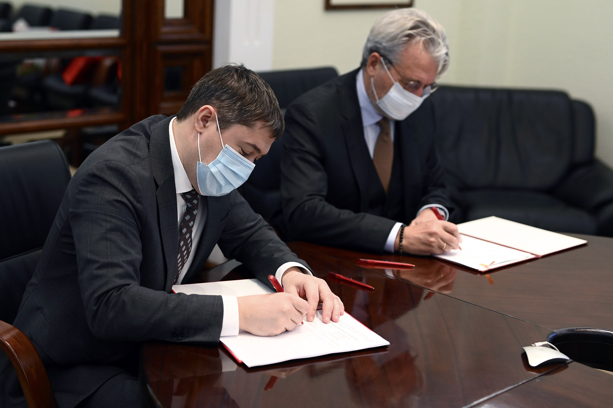 Губернатор Пермского края и Песков подписали соглашение. Еду банк пермского края