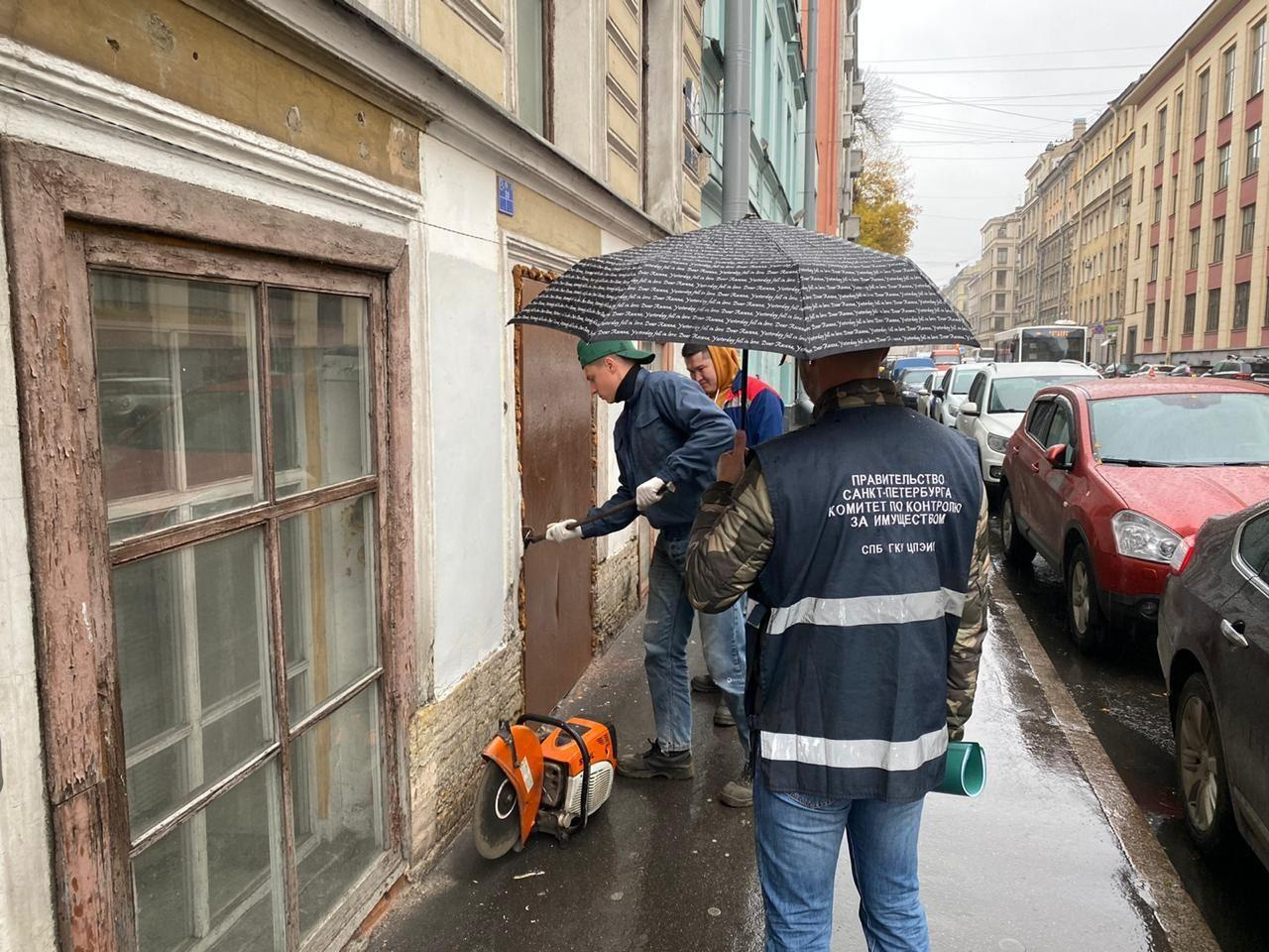 Смольный выселил незаконные хостелы, тату-салоны и кафе из городских  помещений 19 октября 2020 г. - 19 октября 2020 - ФОНТАНКА.ру